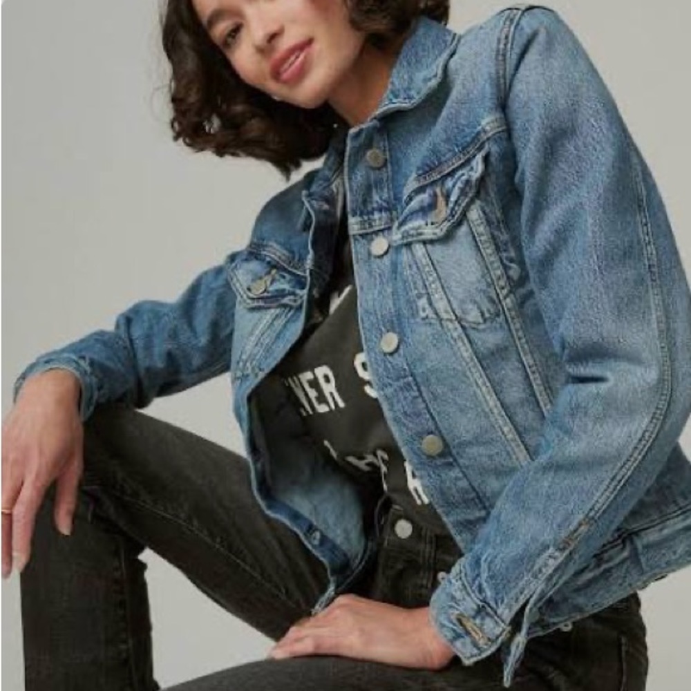 Lucky Brand Large Tomboy Trucker jean denim jacket
